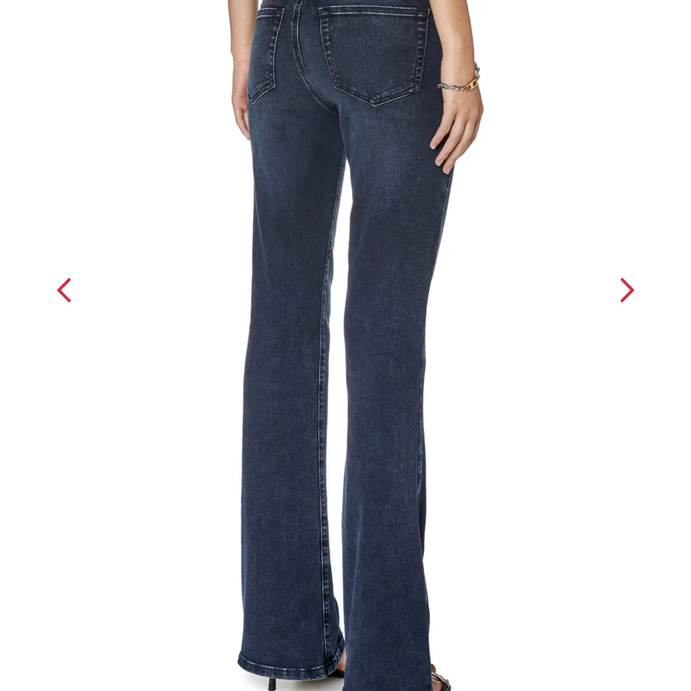 Så snygga lågmidjade disel jeans!! Bra skick och inga slitage. Kostar 1,800kr nya säljer för 800kr. W28 L30, passar mig som har 34 o 36 i jeans. Bootcut o långa i benen.. Jeans & Byxor.