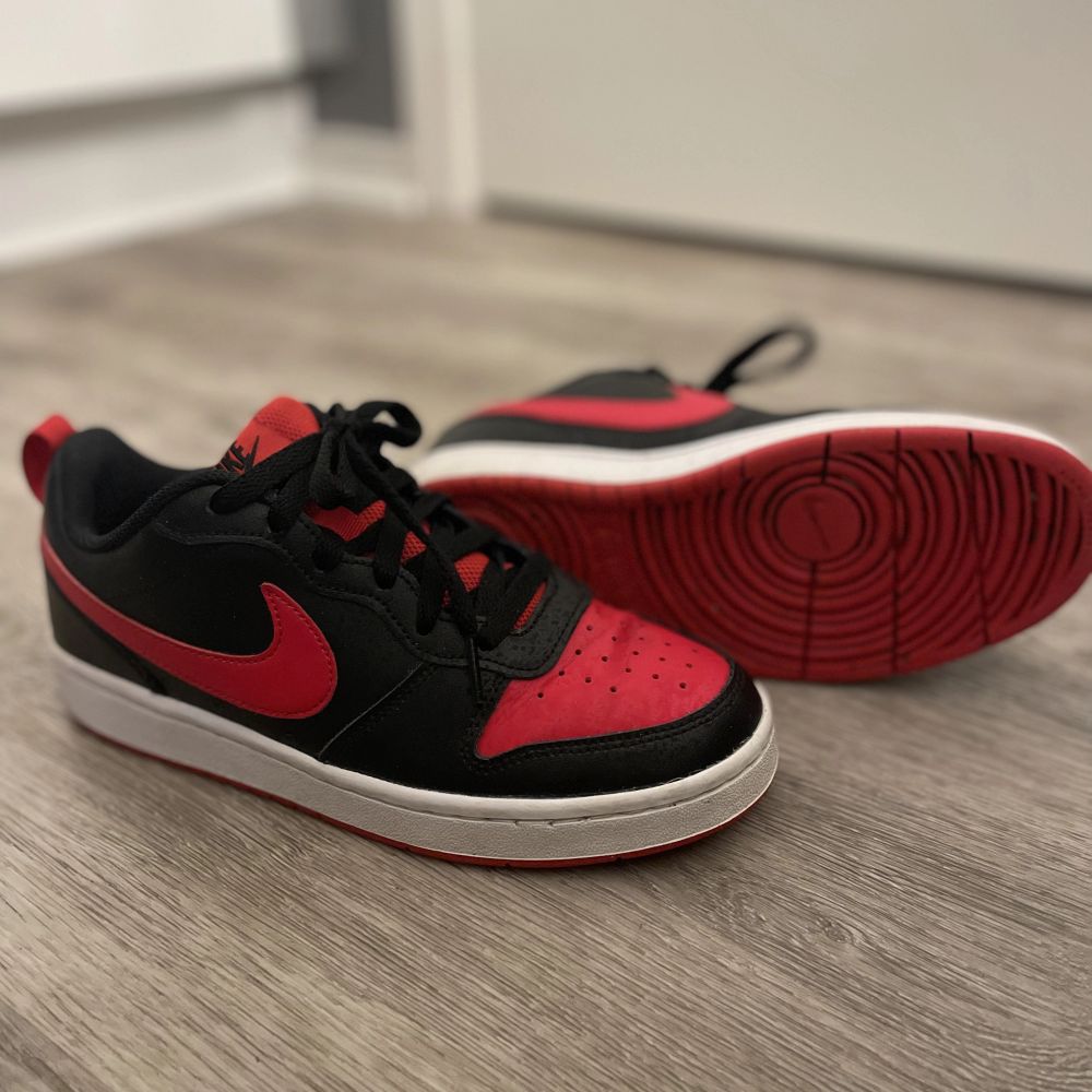 Röda Nike skor - Nike | Plick Second Hand