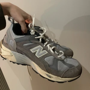 New balance 878 - Något smutsiga, tvättade en gång och inte använda sedan dess. Inte använda mer än 10 gånger. Herrmodell. 
