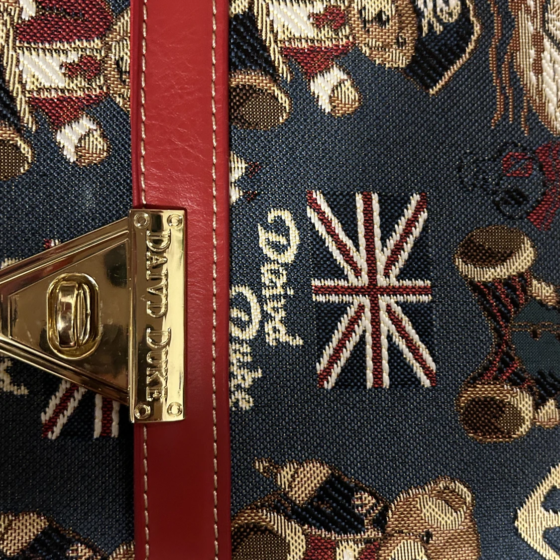 Axelväska björnmotif  - 91