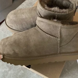 UGG - Nya. Kom med rimligt pris. 