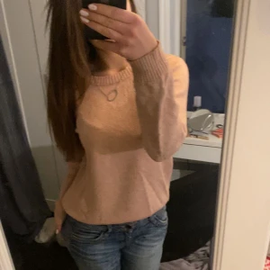 Tröja - Säljer denna jättefina tröja från vila, inga tecken på användning! Skriv priv för frågor eller mer bilder 💕