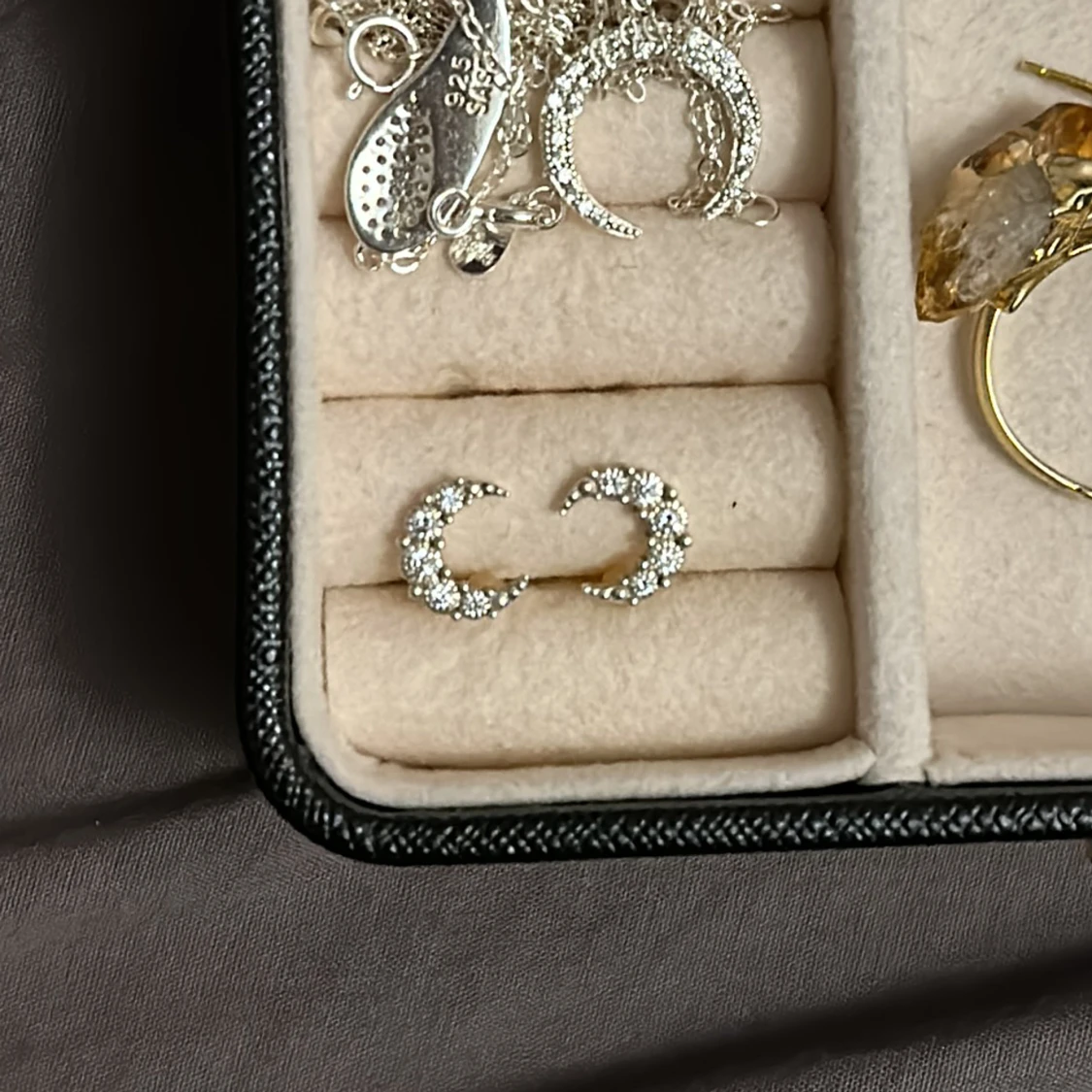 silverplaterade örhängen