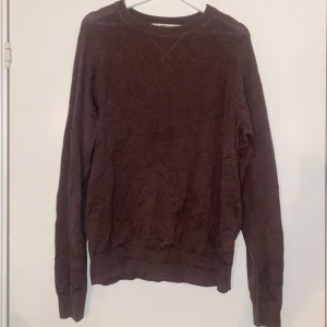 Brun tröja - Storlek M/S. Säljs då den tyvärr inte används längre. Bra skick. För fler bilder/info skriv i DM😇💓