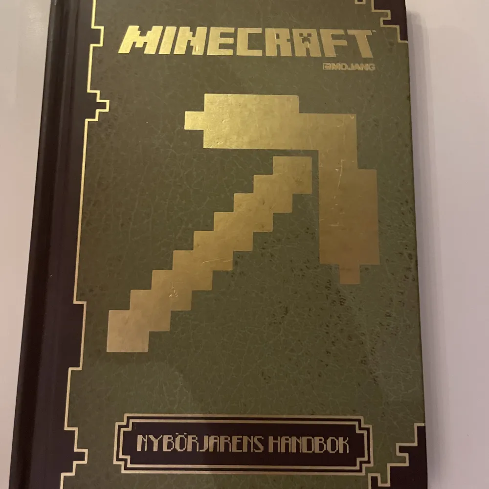 informativ bok om olika saker i minecraft. Böcker.