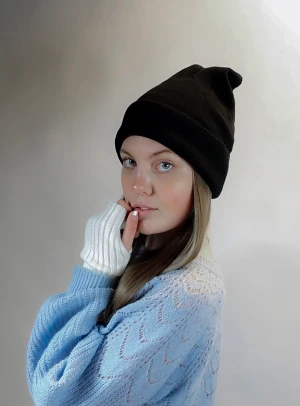 Silkesmössa i svart - Silkesmössan är både bra och skonsamt för ditt hår!  Silkestyget inuti bevarar hårets naturliga glans samt minskar risken för slitage och knutor!