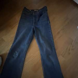Mellanblå jeans från Levis 