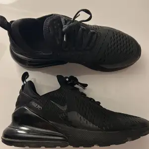 Säljer mina Nike Airmax 270 för att dem inte kommer till användning, riktigt bra skick knappt använda😊