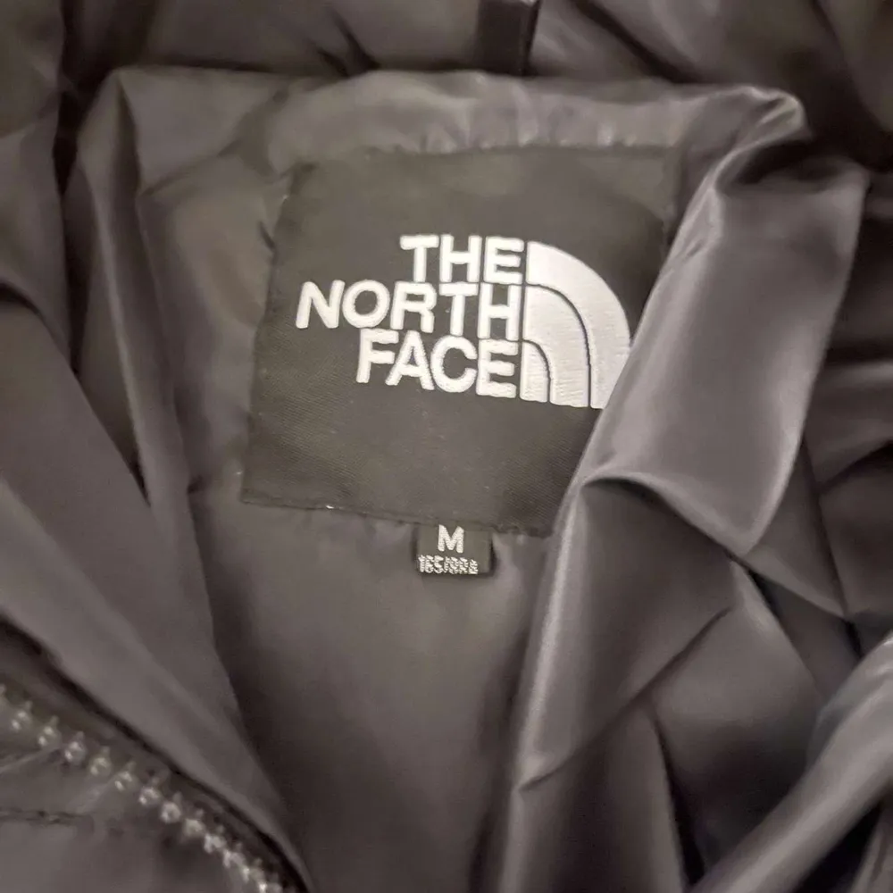 ” Säljer min North face jacka i stl M! Jackan är i bra skick och har inga fel👍🏼”. Jackor.