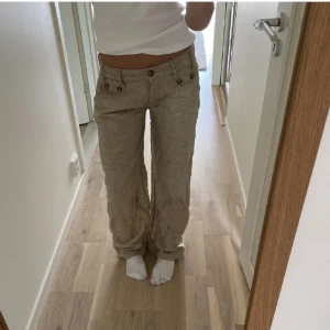 Snygga linnebyxor - Svin snygga linnebyxor, med najs fickor, storlek M men skulle säga att dem passar allt från s-L då dem är lite oversized i storleken