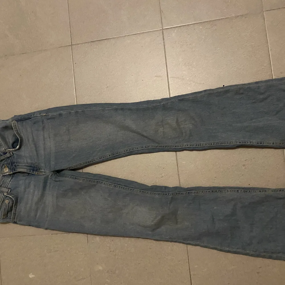 Säljer dessa jeans från lager 157 i modellen low boot storlek xxs, short length. Nypris 400kr . Jeans & Byxor.