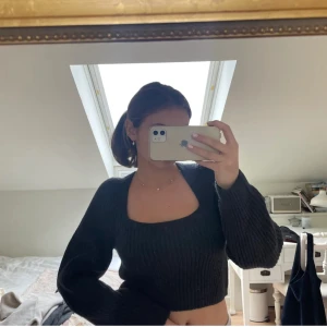 Stickad tröja - Jättefin stickad tröja. Köpt här på plick och aldrig använd. Lånad bild.