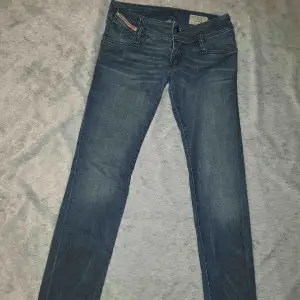 Helt oanvända Diesel jeans, säljes då de är för små på mej🦋