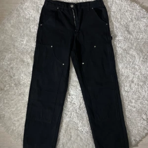 Chrome Hearts Byxor  - Rep chrome hearts carpenter pants, aldrig använda, passar 30/32, går ner vid pris vid snabba affärer 