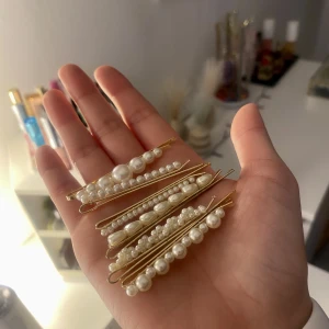 Hårnålar med pärlor - 6 st hårnålar med pärlor från NA-KD, grön påse inkluderad ✨