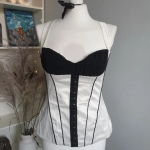 Festtopp🥰 - Säljer denna superfina festtopp från Jane Norman! Sitter såååå fint på🙌🙌🥳