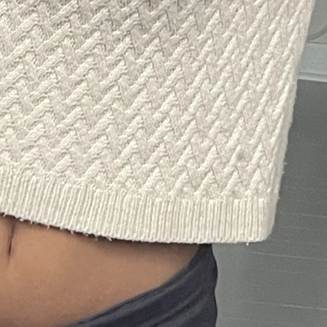 Vit/ beige stickad tröja  - 90