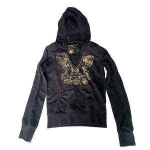 Hoodie med guld detaljer  - Står xs men sitter mer som en Xxs. Kontakta vid intresse! 