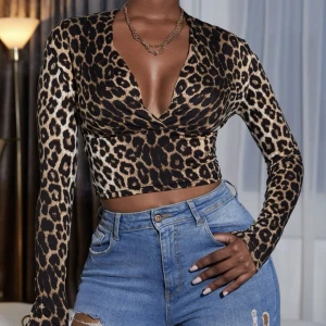 Topp - Säljer denna topp från shein, knappt använd 🩷