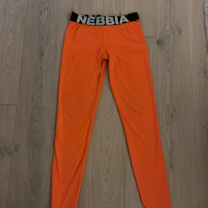 Nebbia scrunch (M) - Använda 3 gånger 