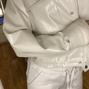 Jacka - Säljer denna super söta jacka då den ej kommer till användning. Köparen står för frakt 📦 