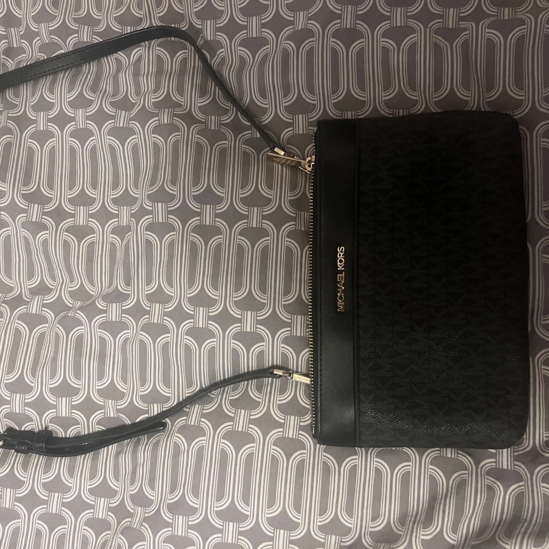 MICHAEL KORS AXEL VÄSKA  - 90
