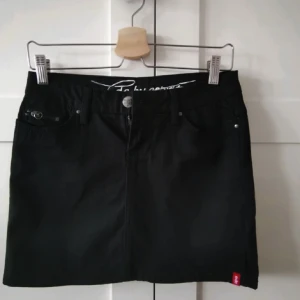 Kjol - Svart vintage jeanskjol 🎀Jag säljer fler kjolar, kolla gärna in min profil 🫶🏻