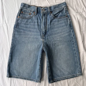  Baggy Levis Shorts  - Långa baggy levis shorts i storlek 27 <3