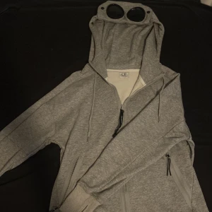 Cp company hoodie - Cp company hoodie Storlek M Kan frakta och mötas upp 
