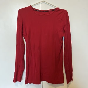 Röd långärmad  - Röd långärmad tröja! ❤️