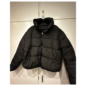 Pufferjacka Vega (lager157) - Nypris är 400kr. Jackan är i bra skick då den knappt är använd. 