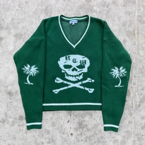 Heaven Can Wait ”Island Knit” Sweater - HCW Knitted Sweater i fint skick. Använt en gång. Annars sprecis som ny. Storleken är XS men passar som M. Mått: bröstkorg 67 cm, längd 60 cm, axlar 63 cm, ärmar 53 cm och hemm 55 cm 💫