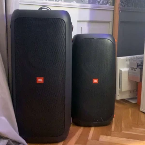 Jbl partybox 300 - Säljer min jbl partybox 300. Funkar helt utan problem. Inga repor eller fläckar. Laddare följer med. 