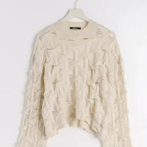 Oanvänd tröja från Gina tricot 🤍 Är en storlek xs och ordinarie pris är 399 kr