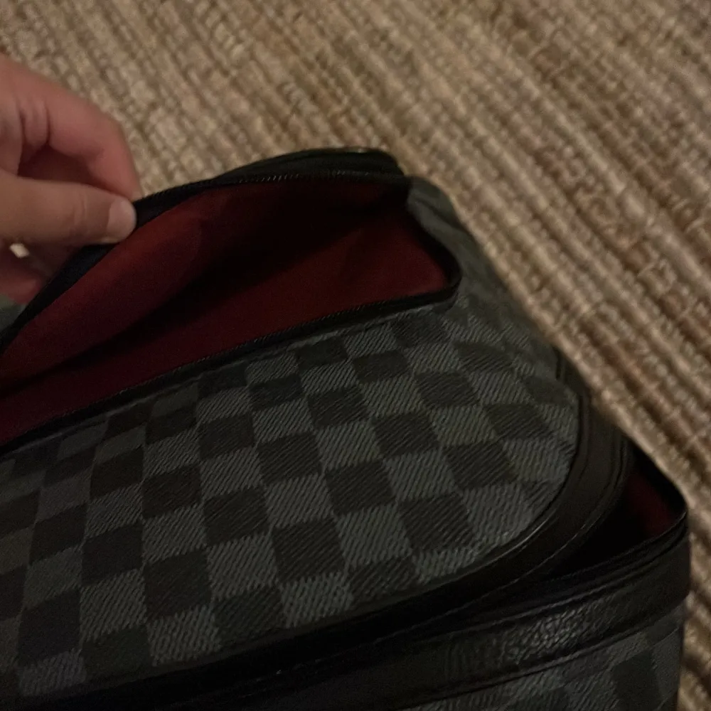 Fake Louis Vuitton väska    . Väskor.