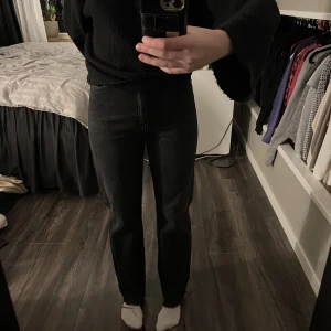 Svarta jeans - Alderig använda så mycket bra skick☺️
