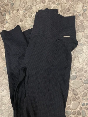 Aimn - Helt nya aimn tights, använda en gång så prislappen är borta, men de är som nya. Storlek S