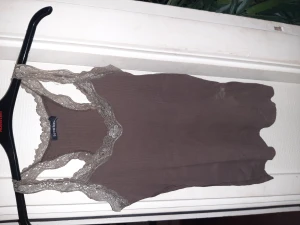 Linne med spets - Oanvänd