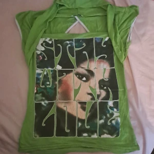 Tröja med tryck - Tröja med tryck, var för liten för mig. Pris är diskuterbart. Vid funderingar skicka gärna pm. 💖😊