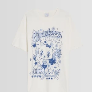 oversized tshirt - säljer denna oversized tshirten från bershka alla kan använda eftersom den är baggy, den är använd runt 3 gånger och har inga defekter, priset kan sänkas