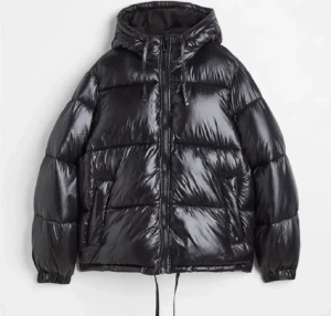 Hm vinterjacka - Säljer denna fina jacka från hm då jag köpt en ny!💓 fint skick o storlek xs 