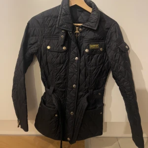 Barbour  - Använd ett par gånger men i väldigt bra skick ❤️
