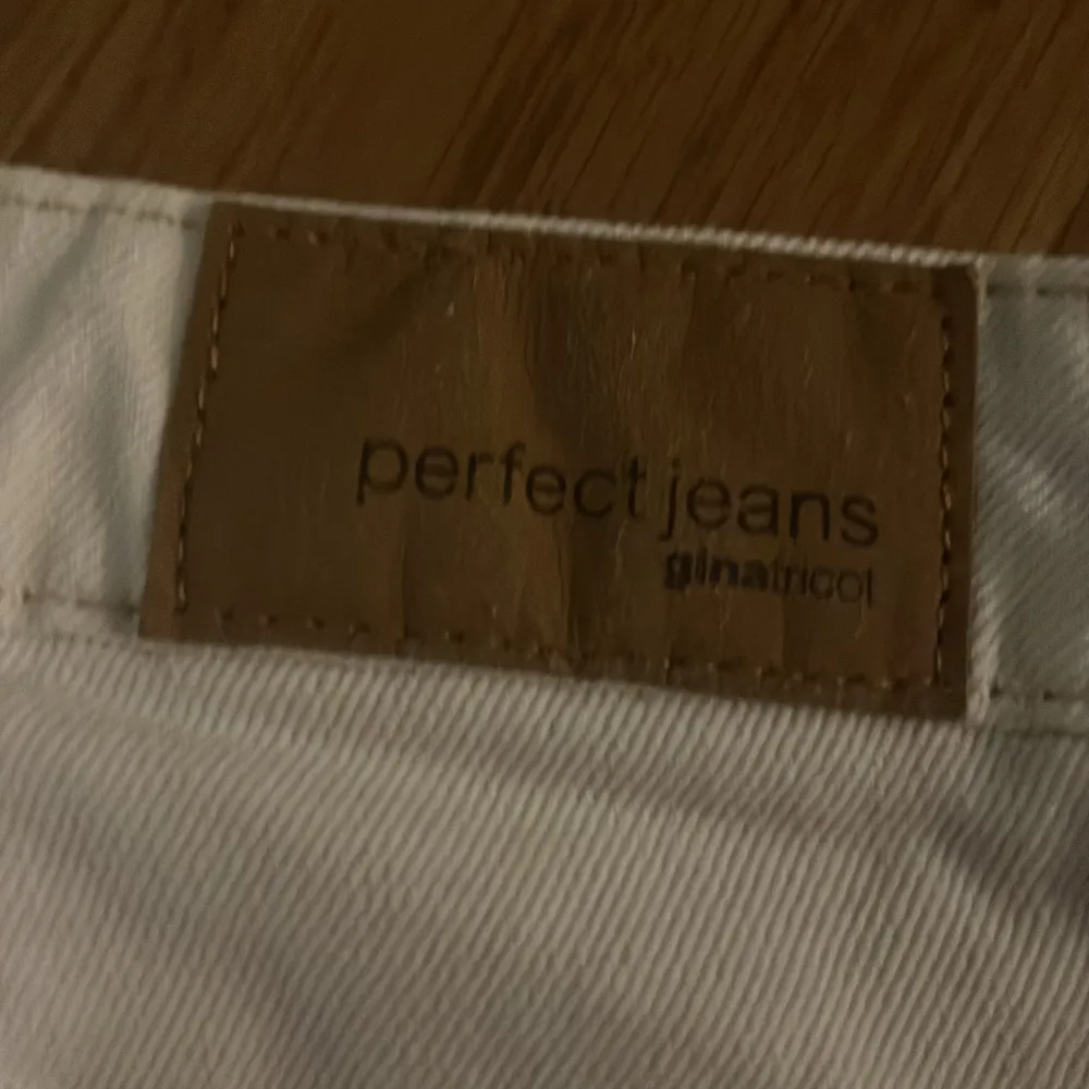 Toppenskick och knappt använda, jag säljer då jag märkt att de inte kommer till användning . Jeans & Byxor.