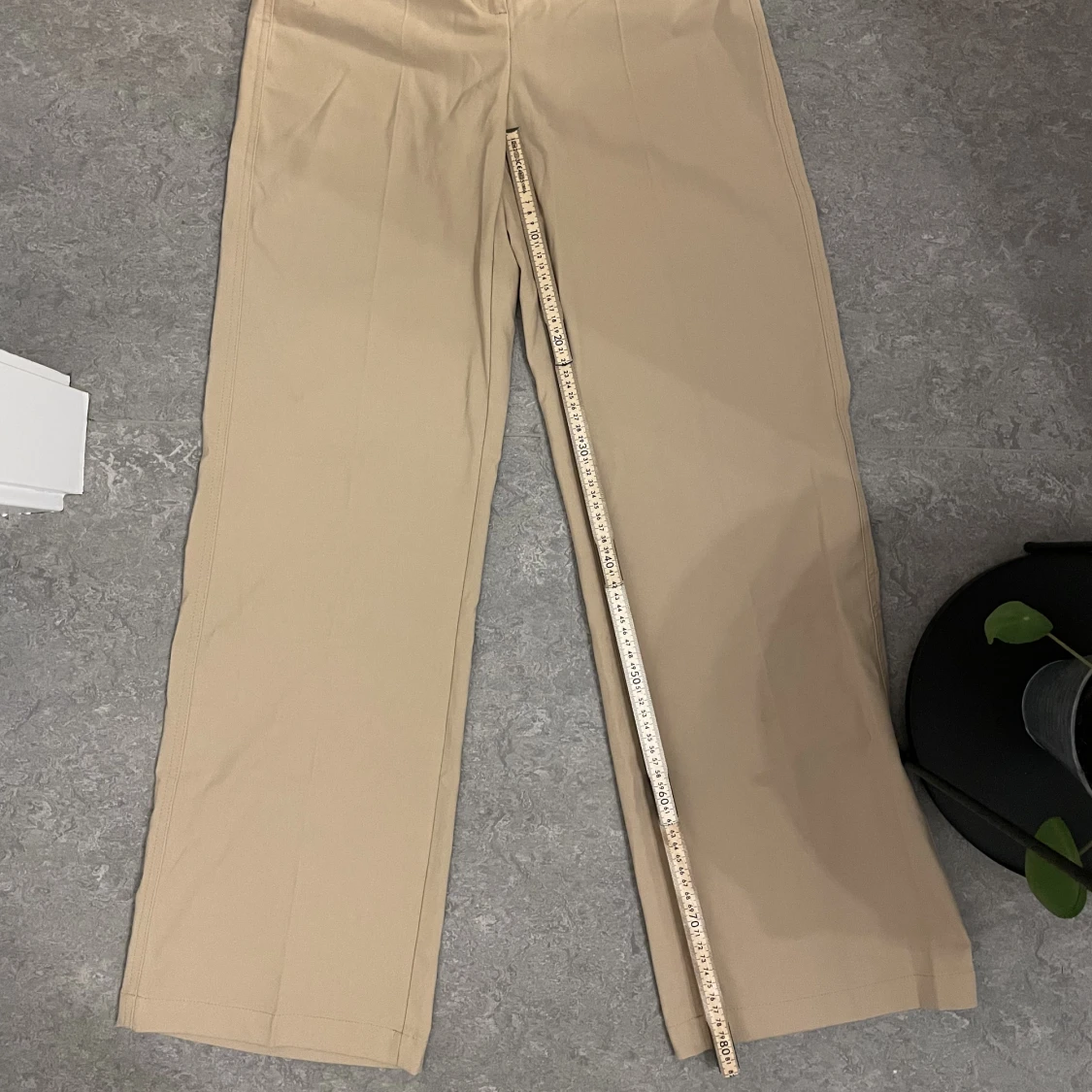 Beiga mjuka kostymbyxor  - 91