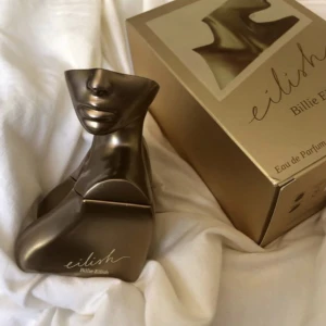 Parfym  - Säljer min billie eilish parfym! Den är 50 ml och använd fåtal gånger🕯️👡säljer för 430 (inklusive frakt 📦)