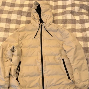 Puffer Coat - Men’s H&M white puffer coat Size XL 