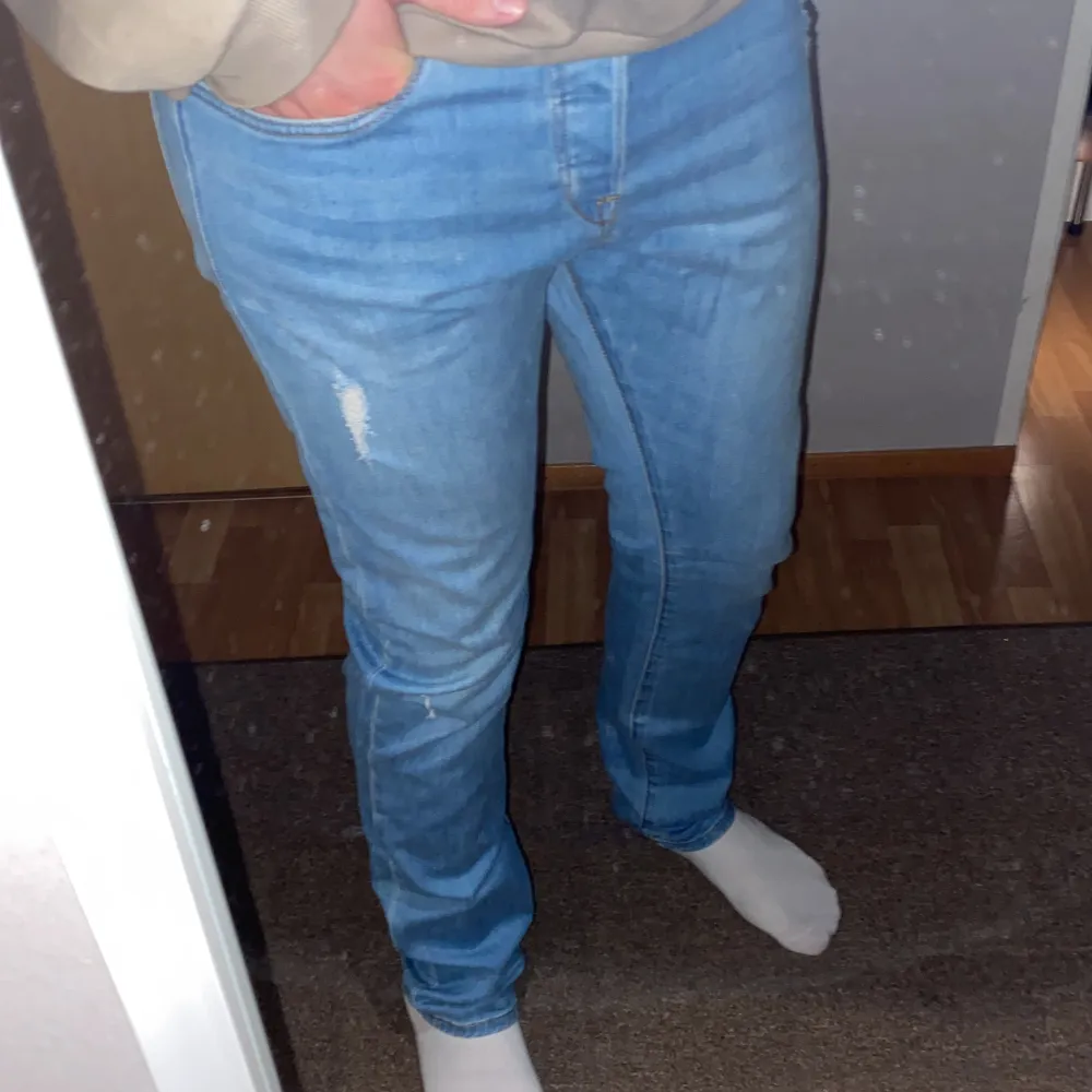HM jeans i fint skick. Storlek W33 L34 . Jeans & Byxor.
