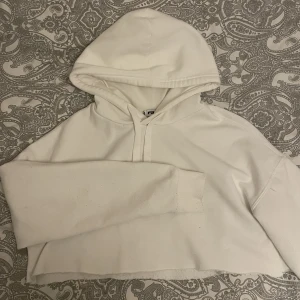 hoodie - en vit magtröja hoodie som är super skön. använd sällan