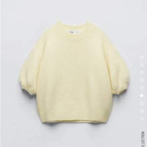 Säljer min gula stickade tröja från Zara då den inte kommer till användning. Använd en gång!🥰