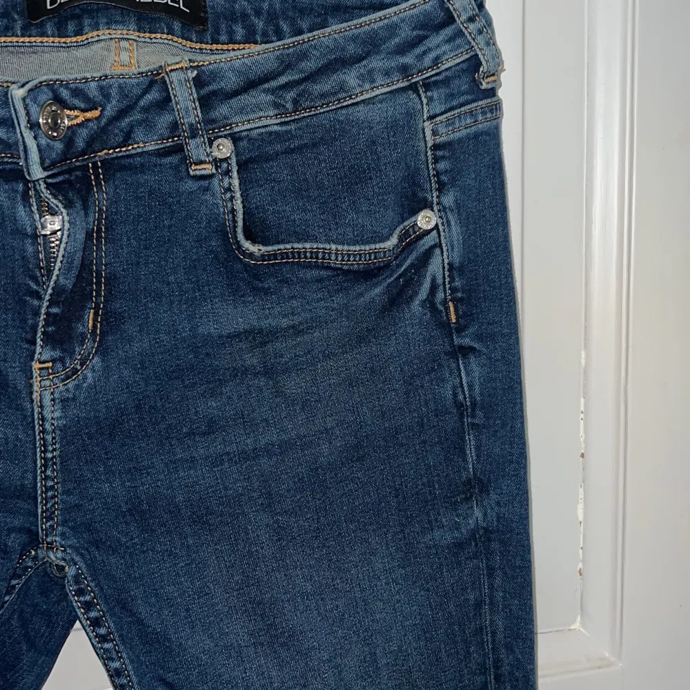 Nästan helt nya, använd någon gång endast. Mörk blå, från Demin  Rebel . Jeans & Byxor.